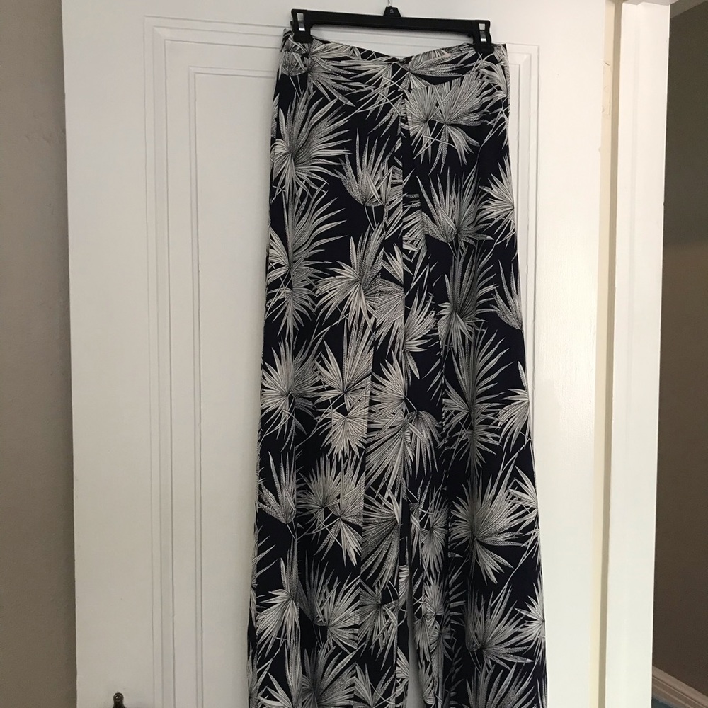 Apeach front slit pants. Size S